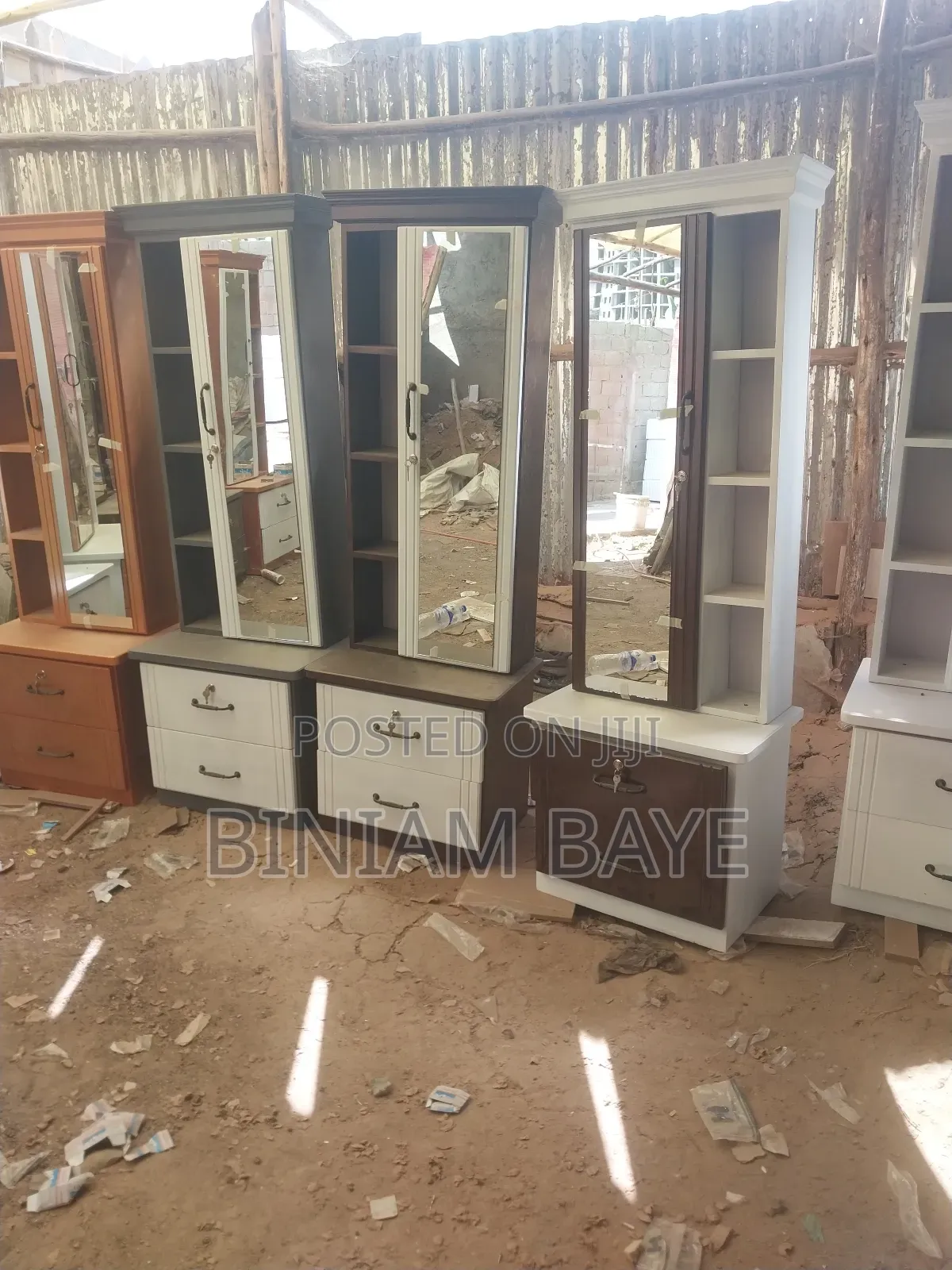 በጥራት የተሰራ ድረስንግ ቴብል