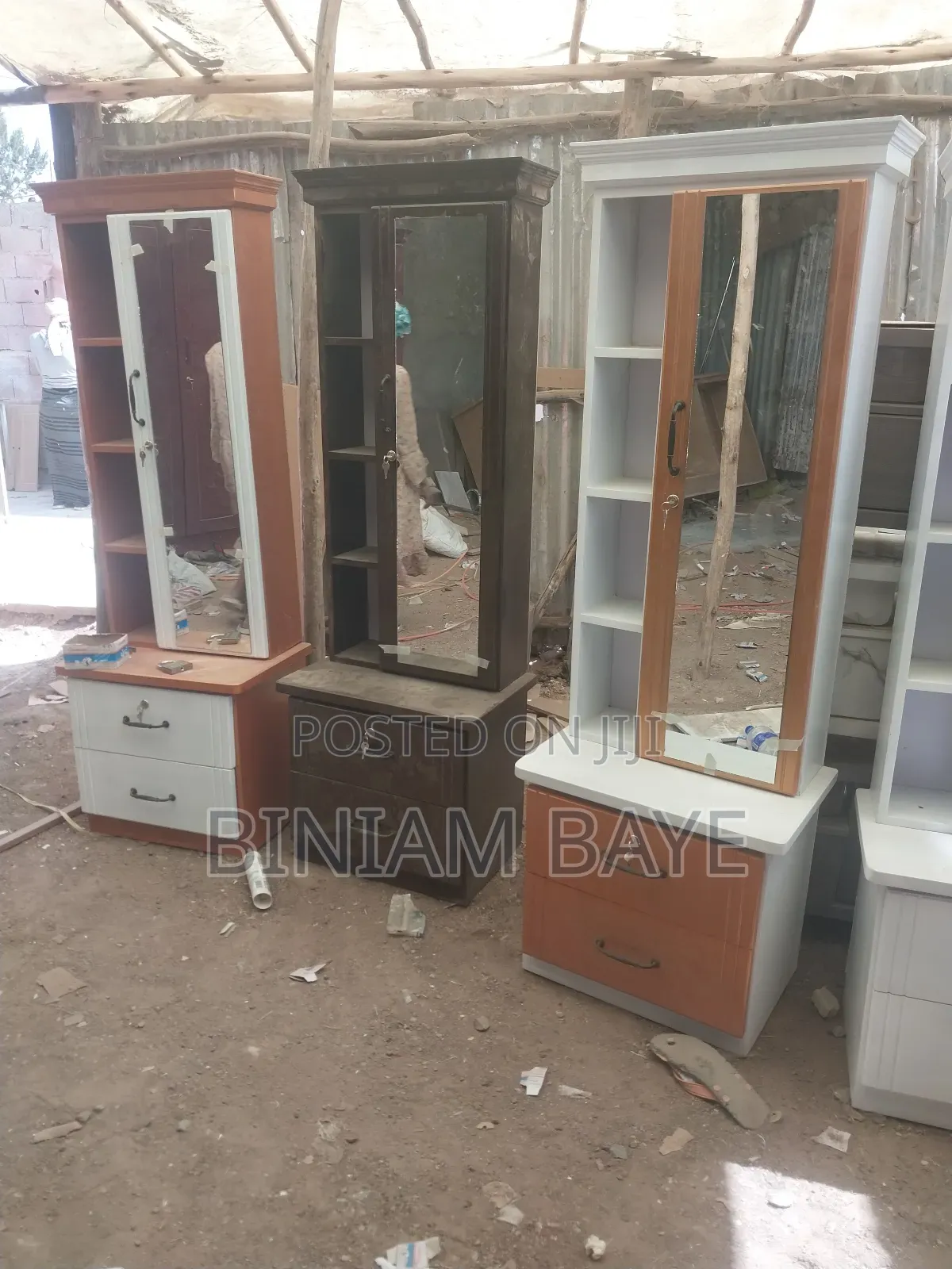 በጥራት የተሰራ ድረስንግ ቴብል