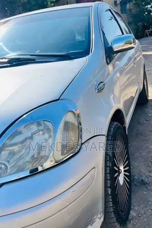 Photo - Toyota Vitz 2004 Silver