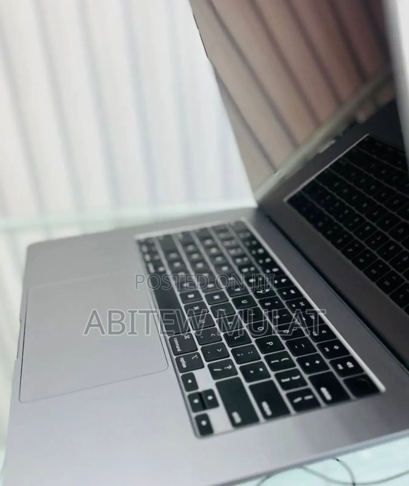 New Laptop Apple MacBook Air 2024 M3 13-Inch 8GB Apple M3 SSD 256GB