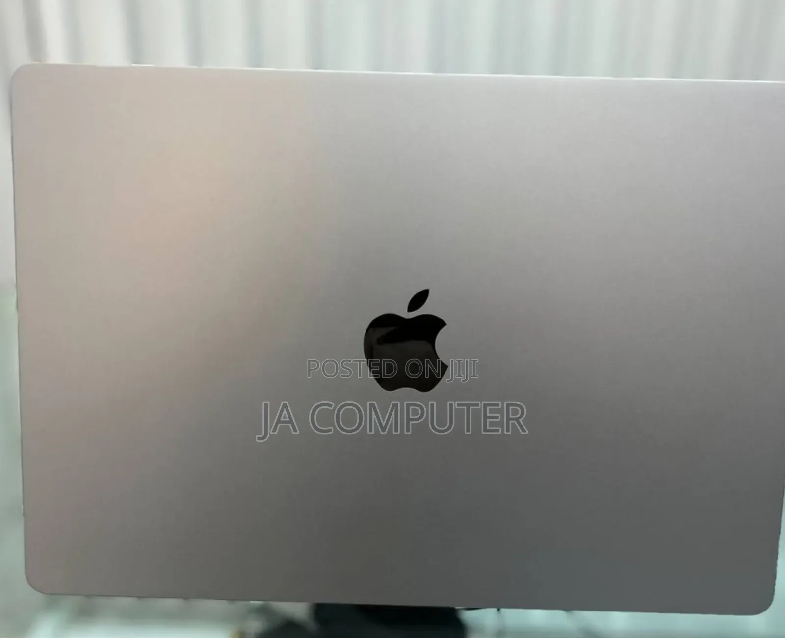 New Laptop Apple MacBook Air 2024 M3 15-Inch 8GB Apple M3 SSD 256GB