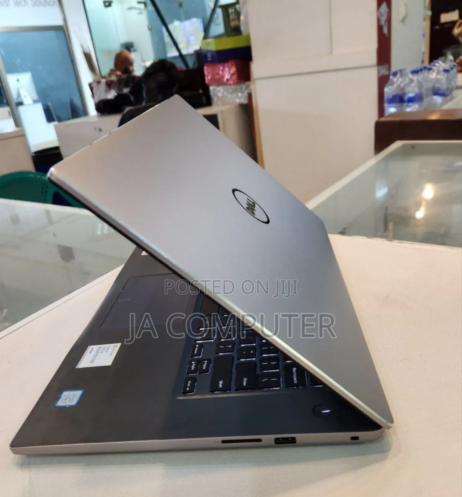 New Laptop Dell Inspiron 15 16GB Intel Core I7 SSHD (Hybrid) 750GB