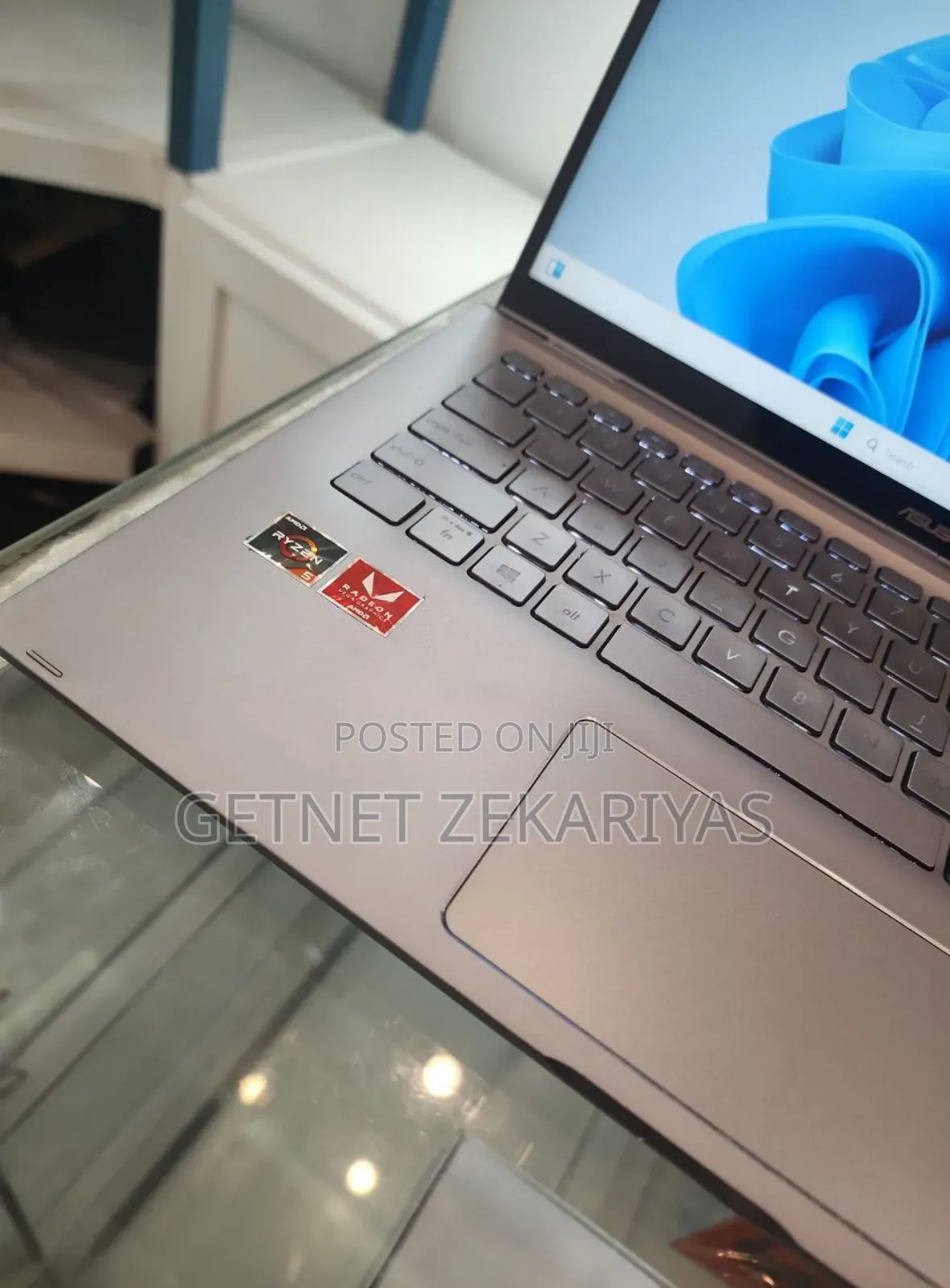 New Laptop Asus ZenBook 3 UX390UA 8GB Intel Core I5 SSD 256GB