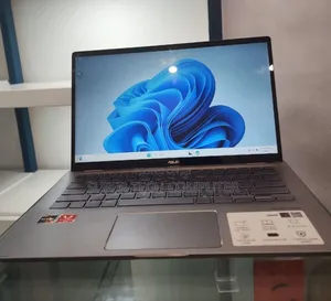 New Laptop Asus ZenBook UX305FA 8GB AMD Ryzen 5 SSD 256GB