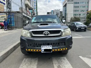 Photo - Toyota Hilux 2010 Gray