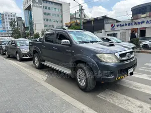 Toyota Hilux 2010 Gray