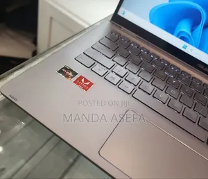 Photo - New Laptop Asus 8GB AMD Ryzen 5 SSD 256GB