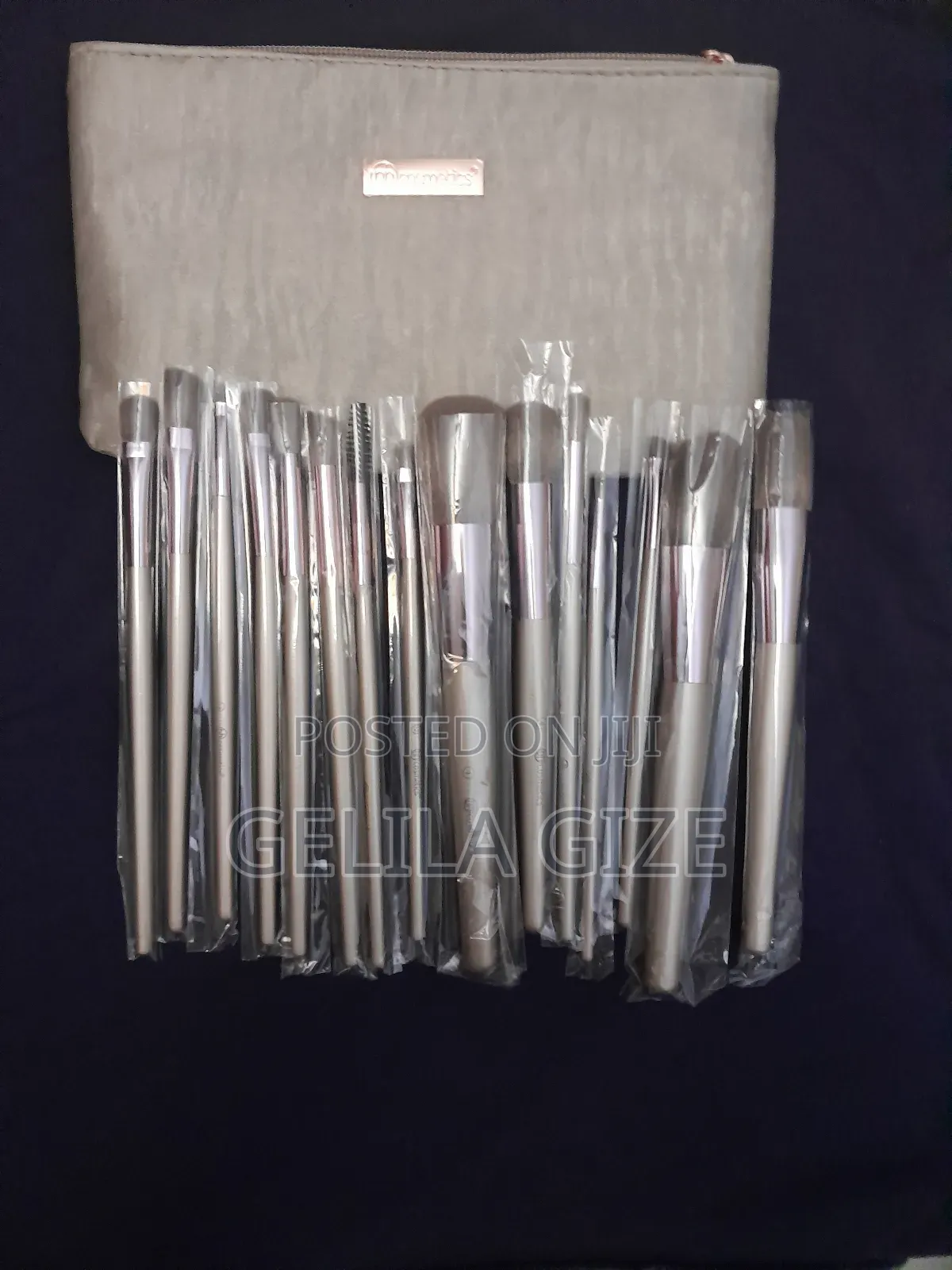 15 Piece Makeup Brush Set With Bag