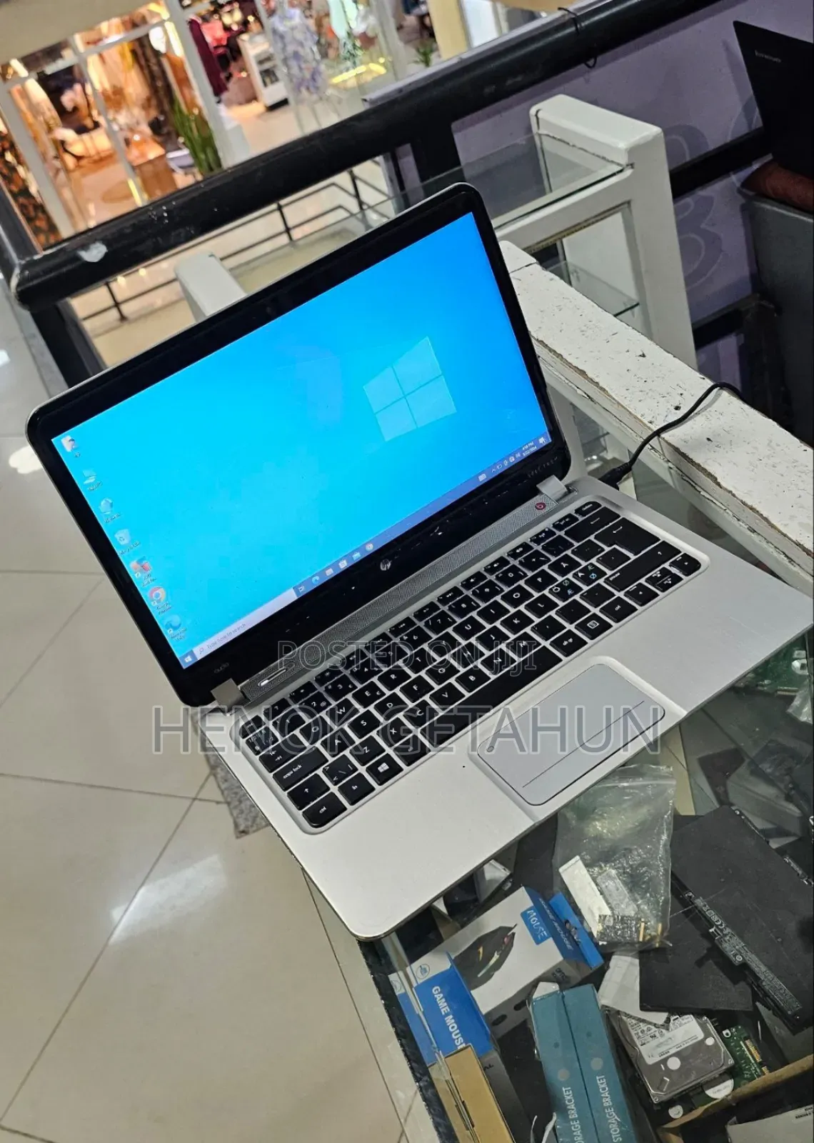 New Laptop HP Spectre 4GB Intel Core I5 SSD 128GB