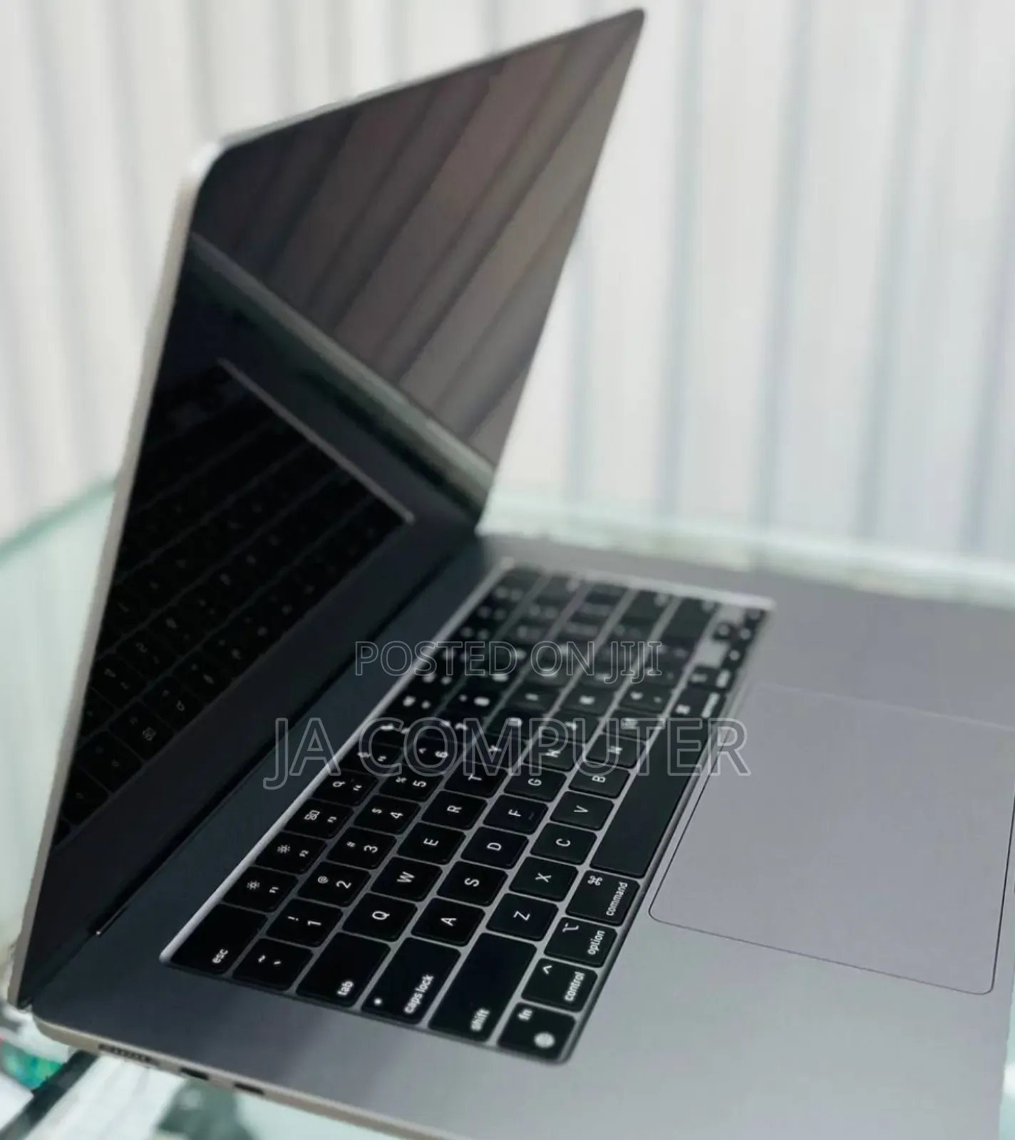 New Laptop Apple MacBook Air 2024 M3 15-Inch 8GB Apple M3 SSD 256GB