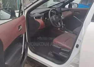 Toyota Corolla Cross Hybrid 2024 White