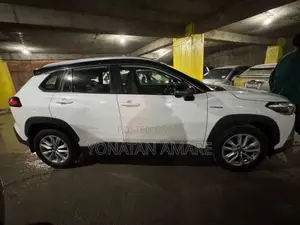 Toyota Corolla Cross Hybrid 2024 White