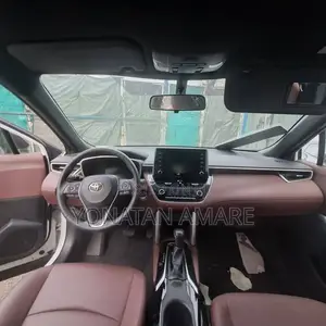 Toyota Corolla Cross Hybrid 2024 White