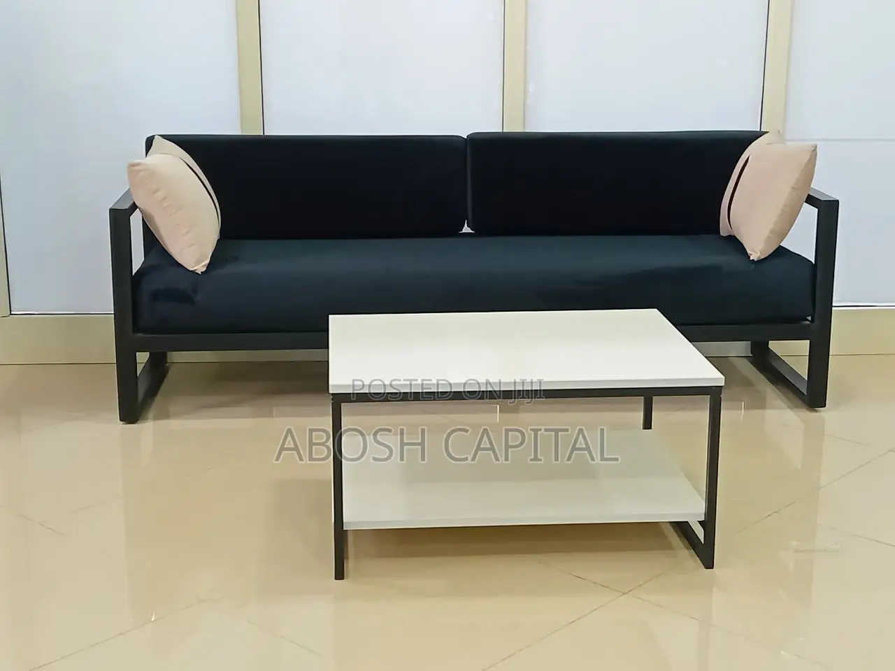Sofa With Center Table 
 ሶፋ እና የመሃል ጠረጴዛ