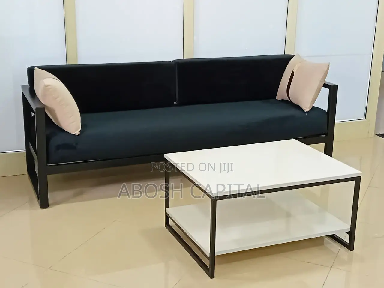 Sofa With Center Table 
 ሶፋ እና የመሃል ጠረጴዛ