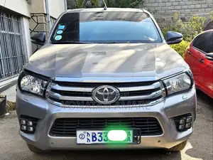 Photo - Toyota Hilux 2018 Gray