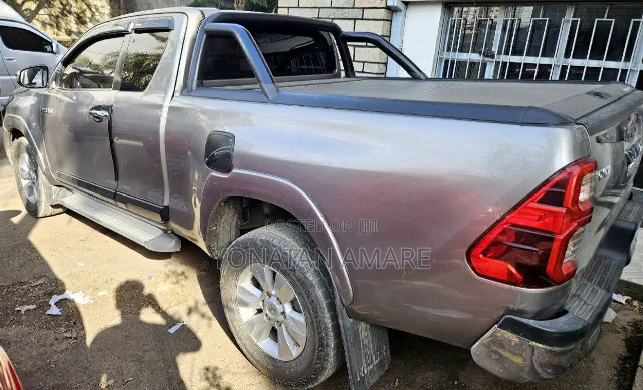 Toyota Hilux 2018 Gray