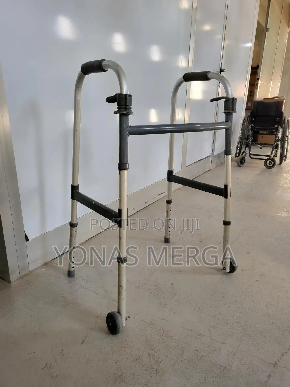 Walker/Walker/Wlaker/Wide Deep Frame for User Convenience