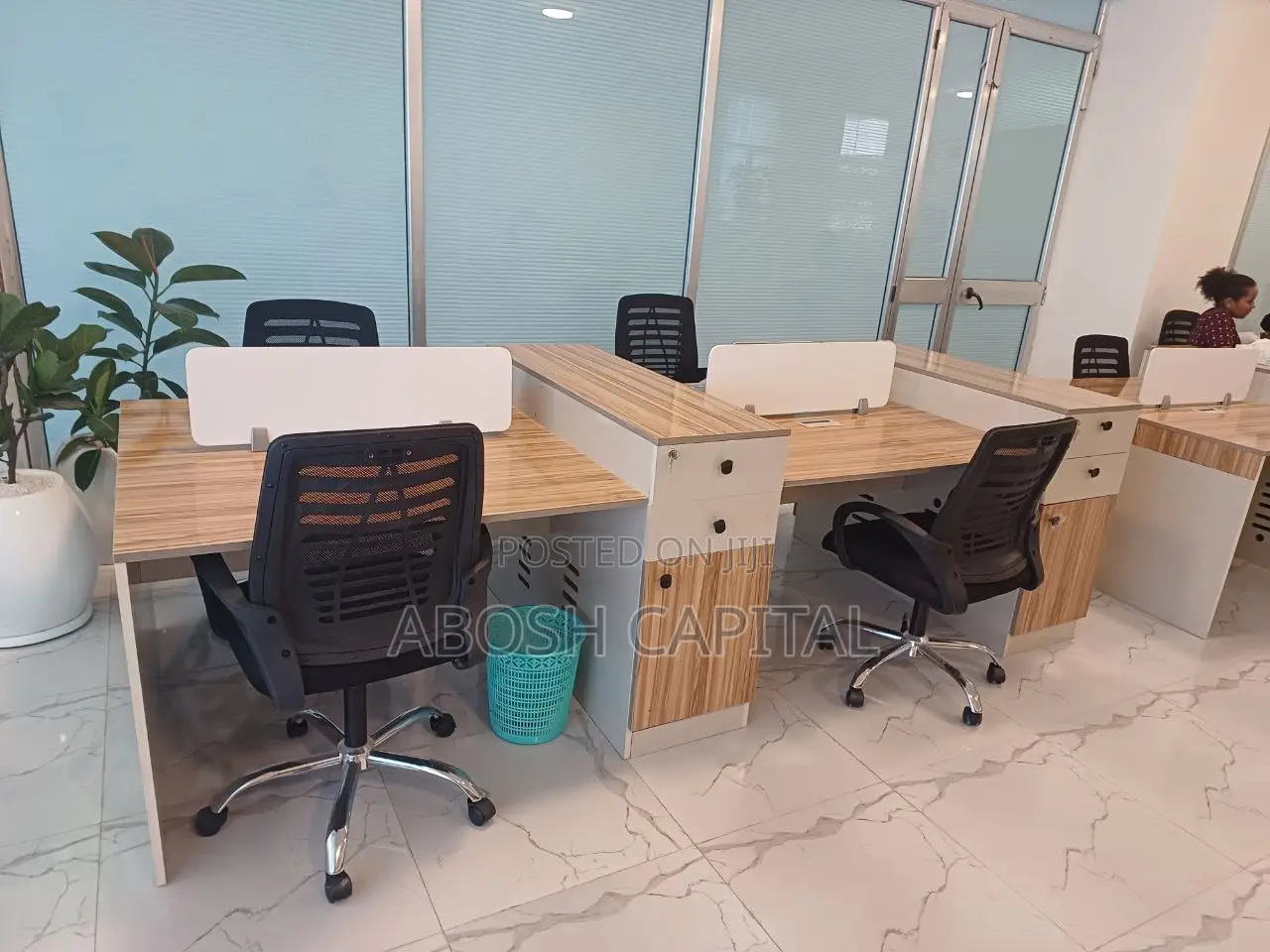 4 in 1 Workstati4 ሰው የሚይዝ የጋራ ስራ መስሪያ ጠረጴዛ