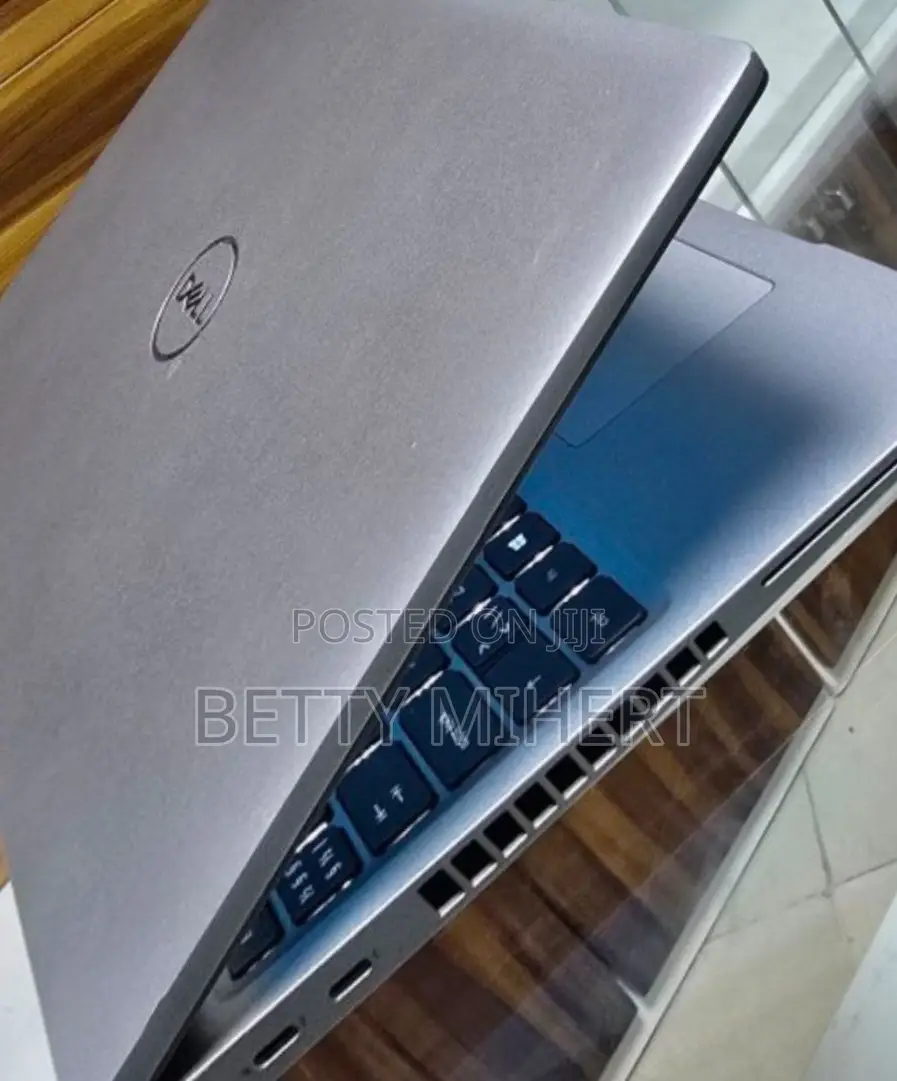 New Laptop Dell Precision 15 3520 32GB Intel Core I7 SSD 512GB