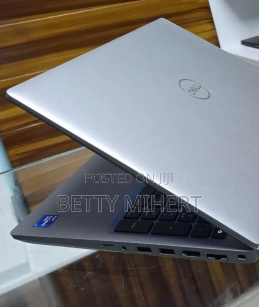 New Laptop Dell Precision 15 3520 32GB Intel Core I7 SSD 512GB