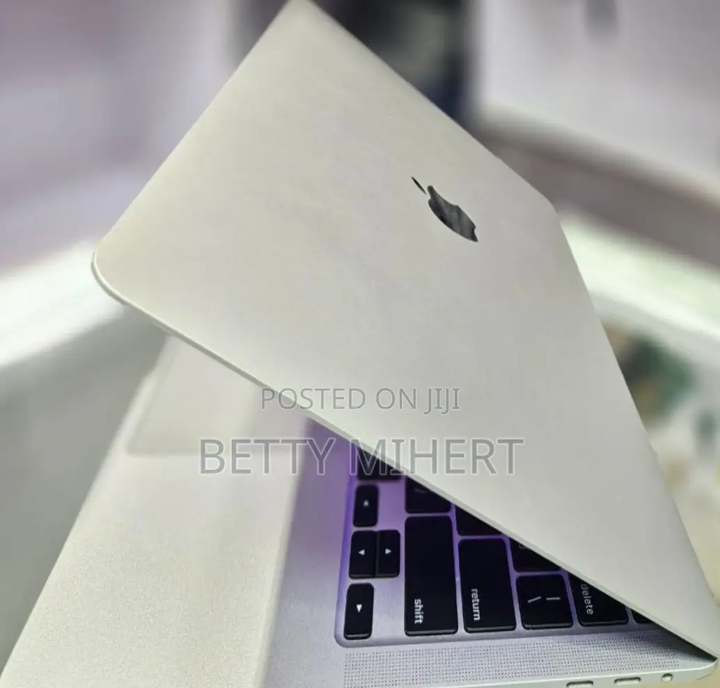 Laptop Apple MacBook 2020 16GB Intel Core I5 SSD 1T