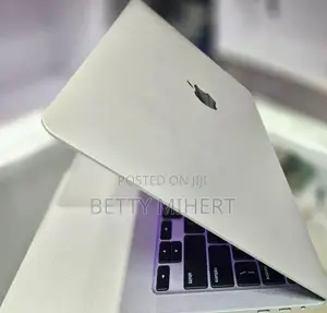 Photo - Laptop Apple MacBook 2020 16GB Intel Core I5 SSD 1T