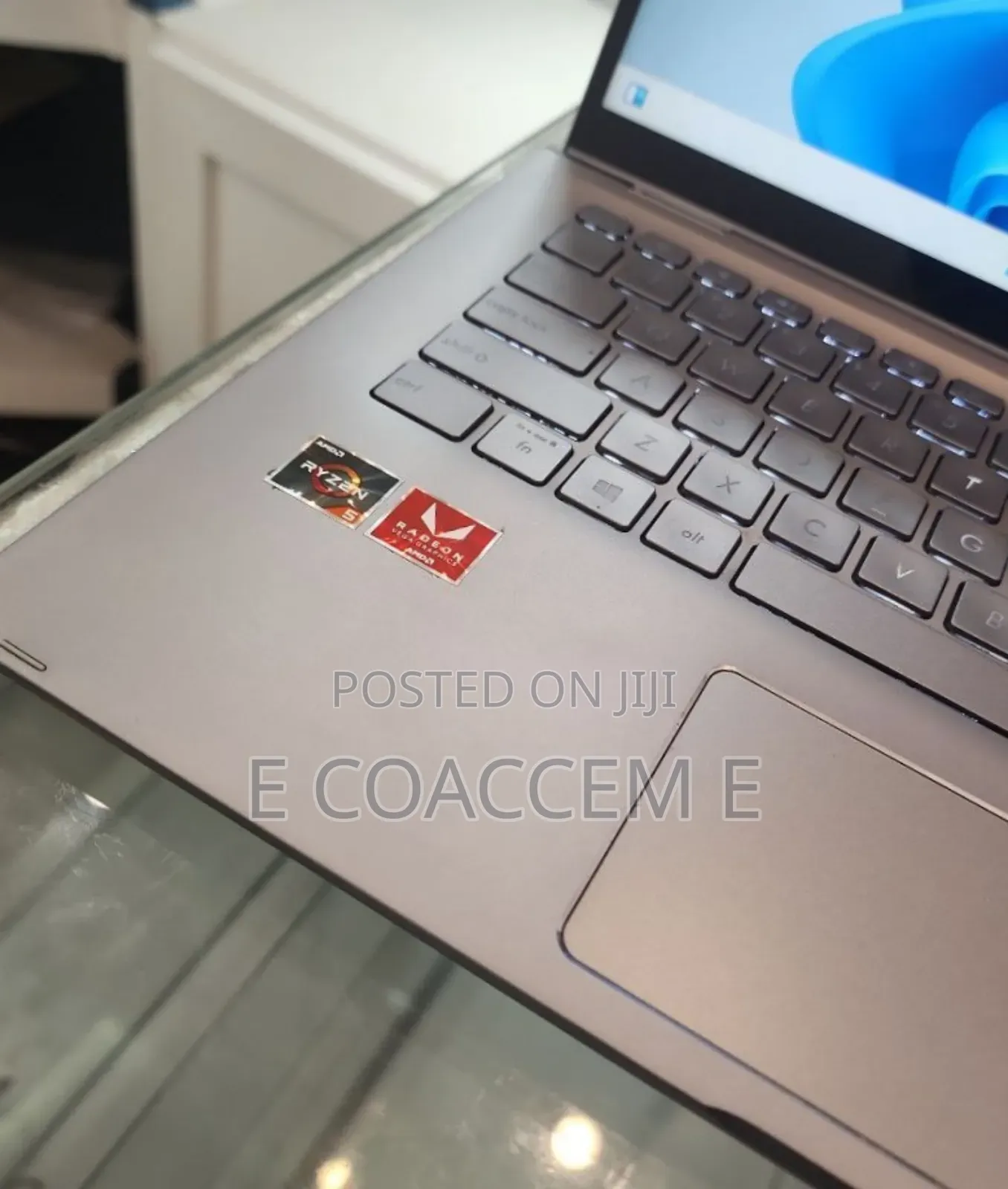 New Laptop Asus 8GB AMD Ryzen 5 SSD 256GB