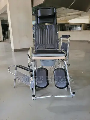 Commode Wheelchair/Removing the Toilet Pot the Chair’S Seat