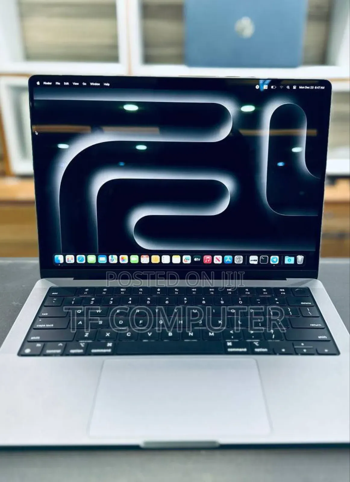 New Laptop Apple MacBook Pro 2023 M3 14-Inch 16GB Apple M3 Pro SSD 1T