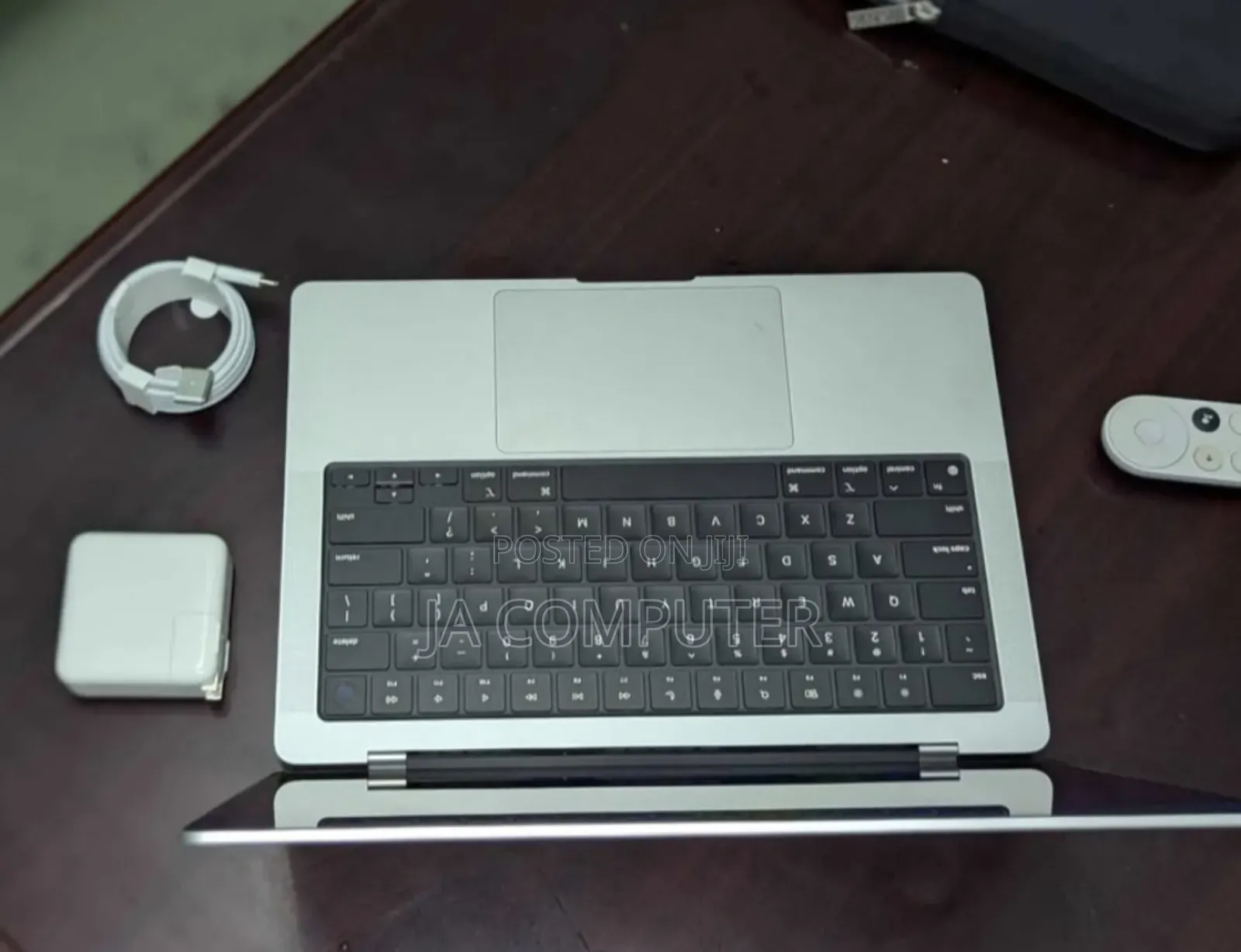 New Apple MacBook Pro 2023 M3 14-Inch 8GB Apple M3 Pro SSD 512GB