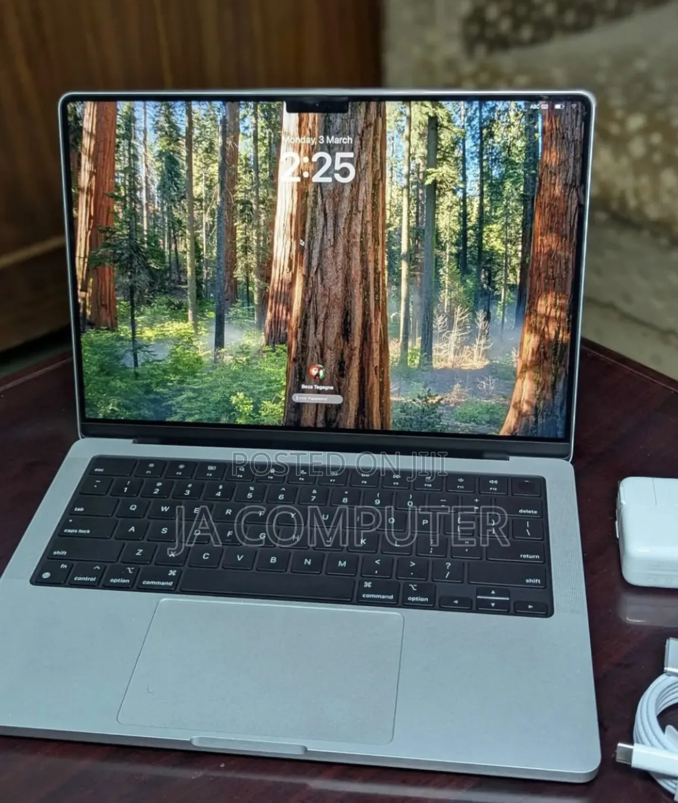 New Apple MacBook Pro 2023 M3 14-Inch 8GB Apple M3 Pro SSD 512GB