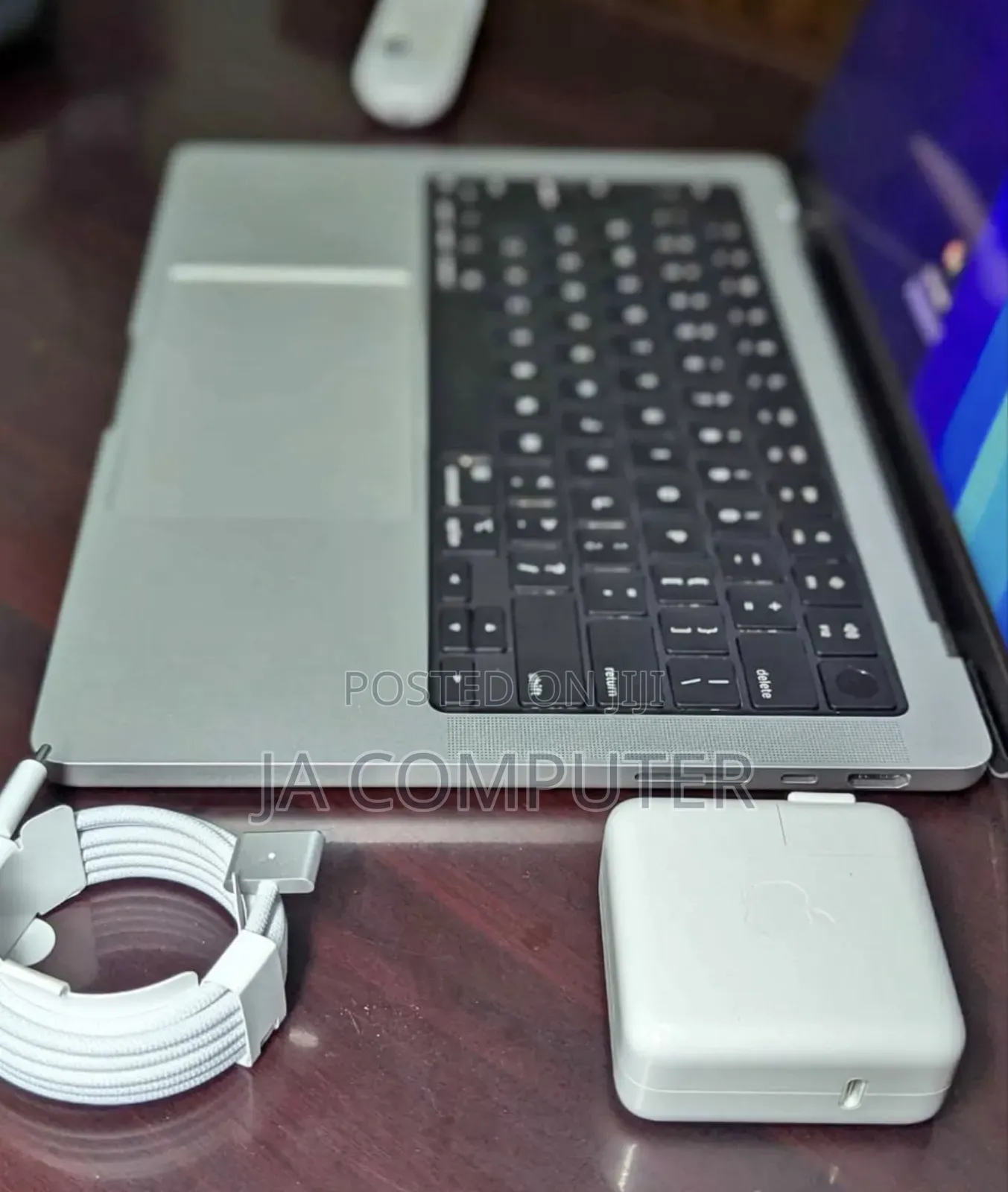 New Apple MacBook Pro 2023 M3 14-Inch 8GB Apple M3 Pro SSD 512GB