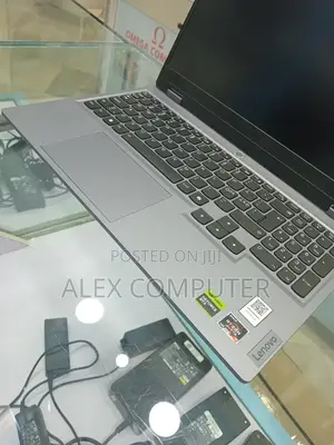 New Laptop Lenovo LOQ 15ARP9 24GB AMD Ryzen 7 SSD 512GB
