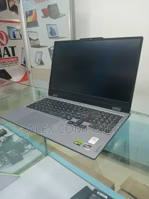 New Laptop Lenovo LOQ 15ARP9 24GB AMD Ryzen 7 SSD 512GB