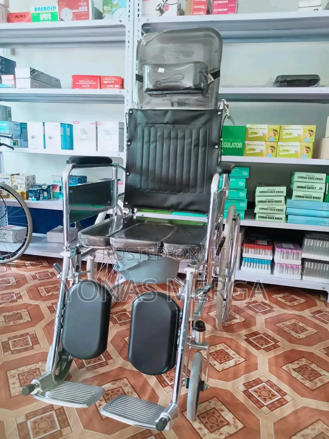 Built-in Toilet Feature Wheelchair፰監padded Seat and Backrest