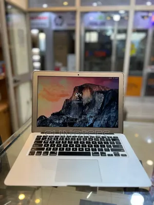 Photo - New Laptop Apple MacBook Air 2017 4GB Intel Core I5 SSD 128GB