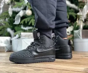 Photo - Nike Lunar Force 1
 Made in Vietnam