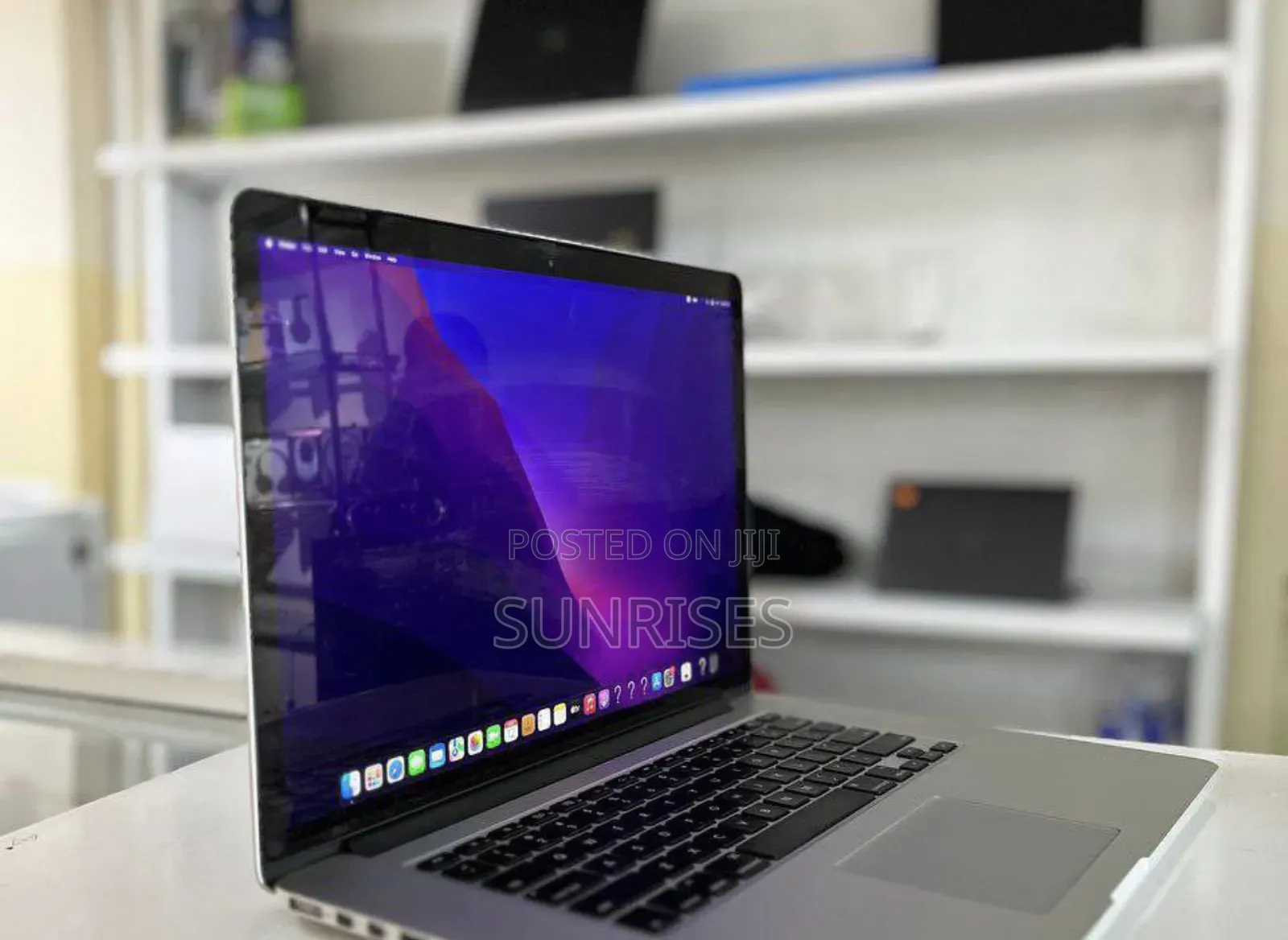 New Laptop Apple MacBook Pro 2017 16GB Intel Core I7 SSD 512GB