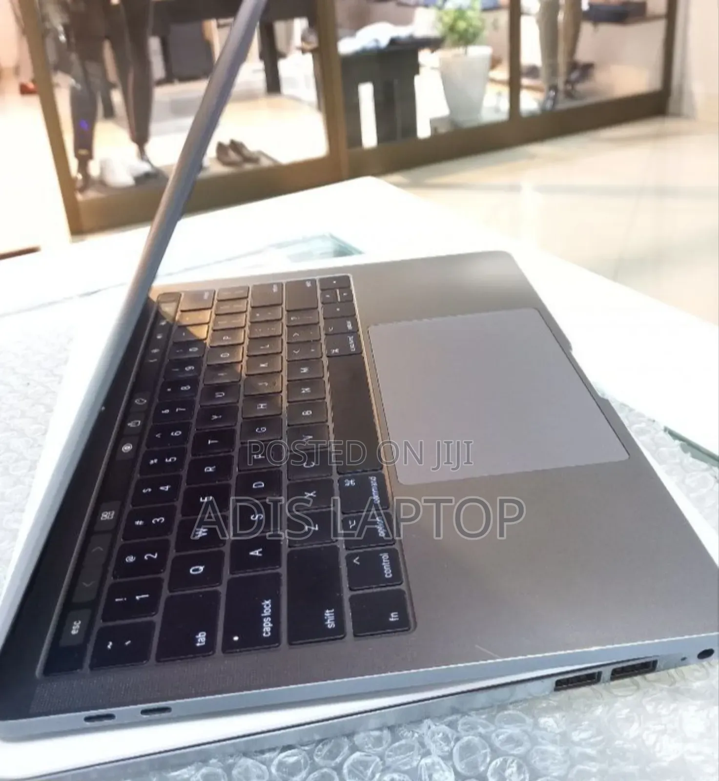 New Laptop Apple MacBook Pro 2017 8GB Intel Core I5 SSD 256GB