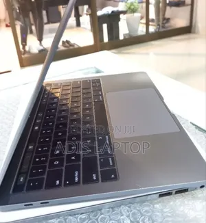 New Laptop Apple MacBook Pro 2017 8GB Intel Core I5 SSD 256GB