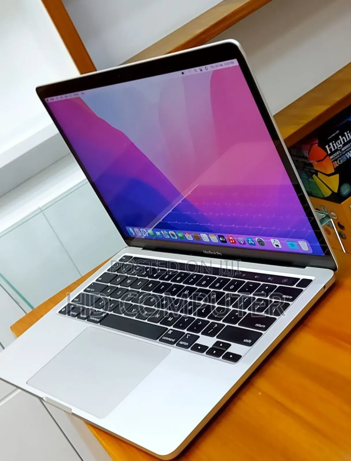 New Laptop Apple MacBook Pro M1 8GB Apple M1 Pro SSD 512GB