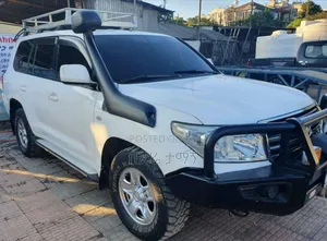 Photo - Toyota Land Cruiser 2010 White