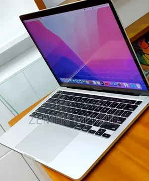 Photo - New Laptop Apple MacBook Pro 2020 M1 8GB SSD 512GB