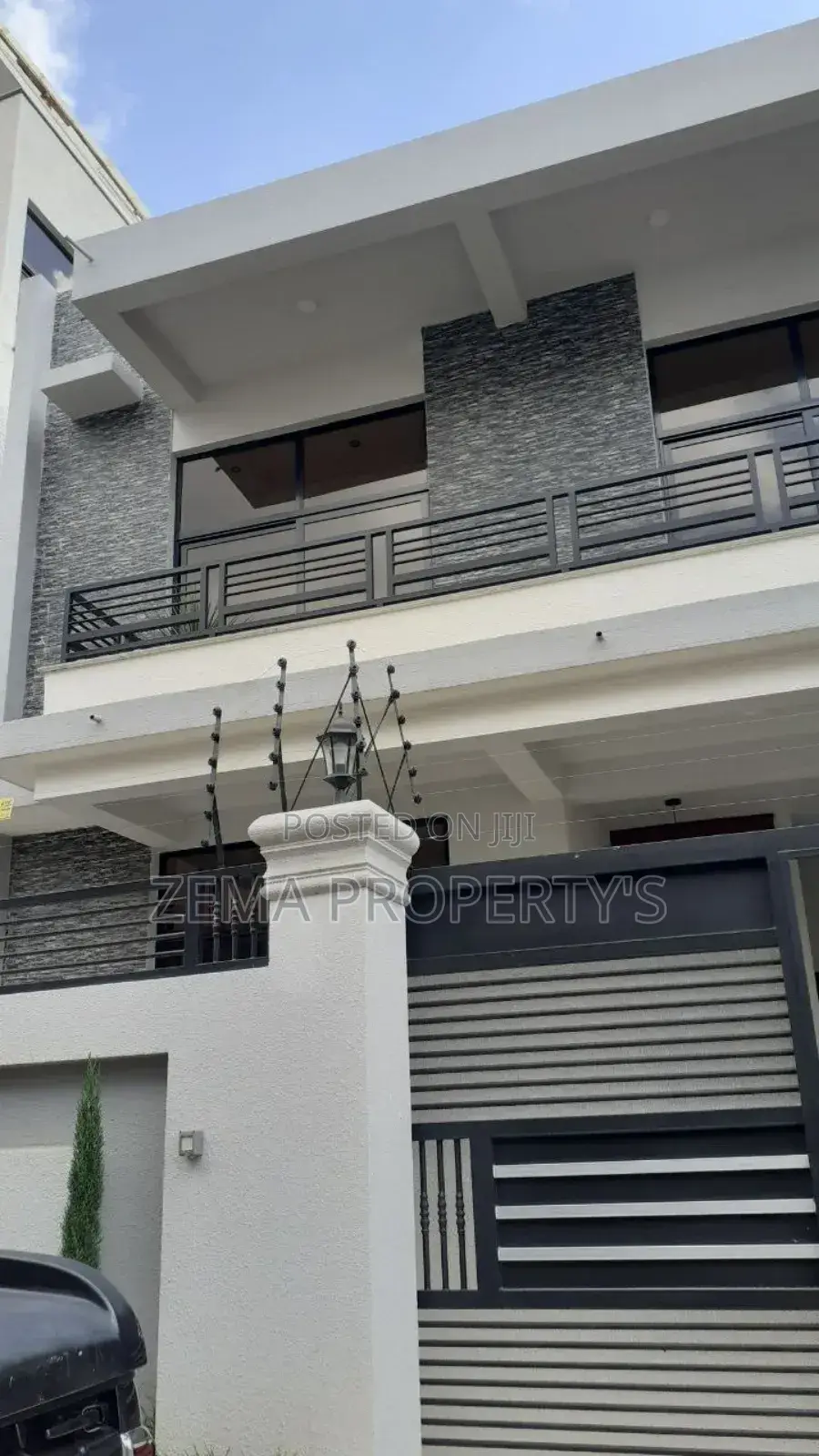 5bdrm House in Yeka for sale