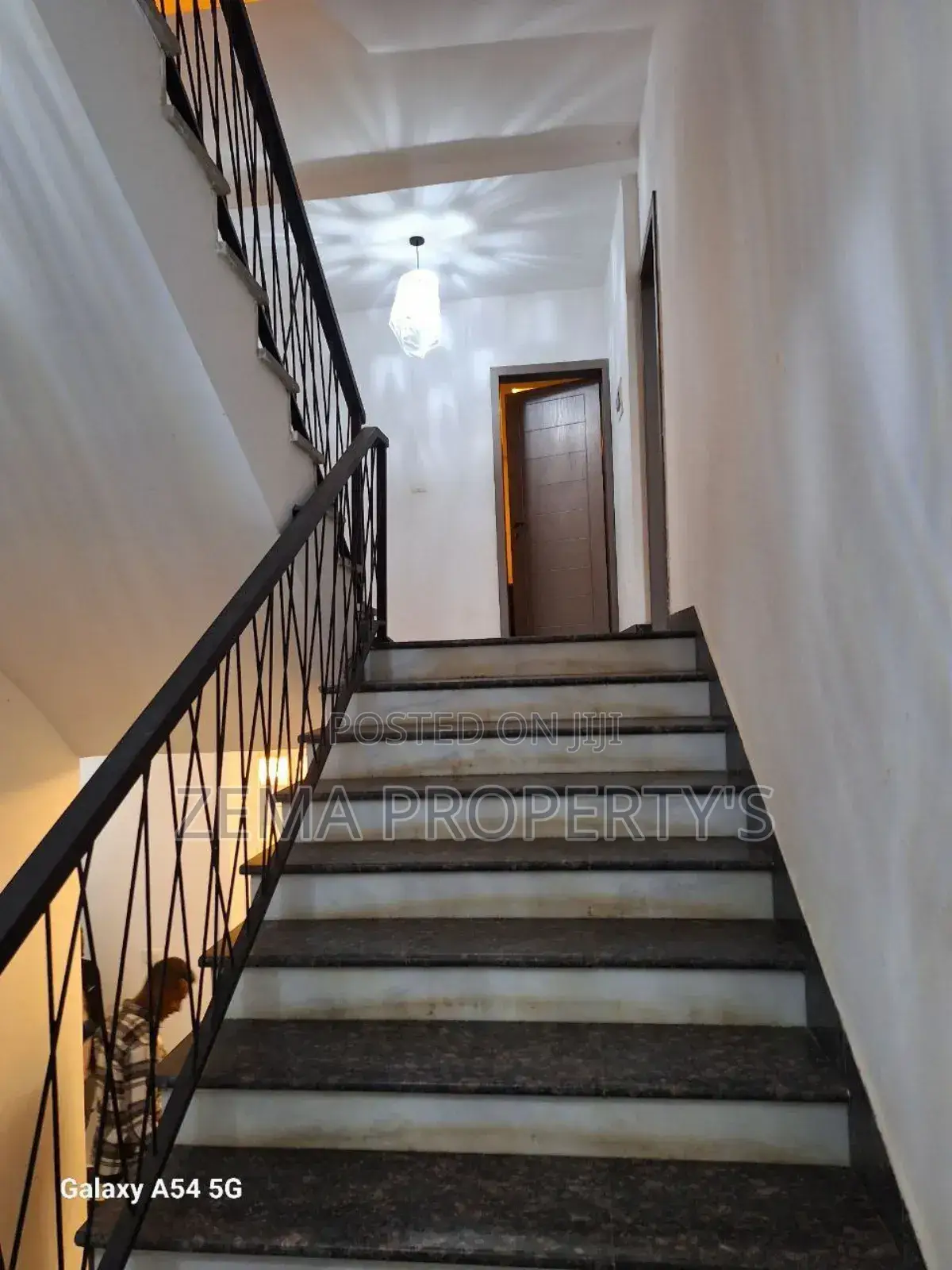 9bdrm House in Zema, Yeka for sale