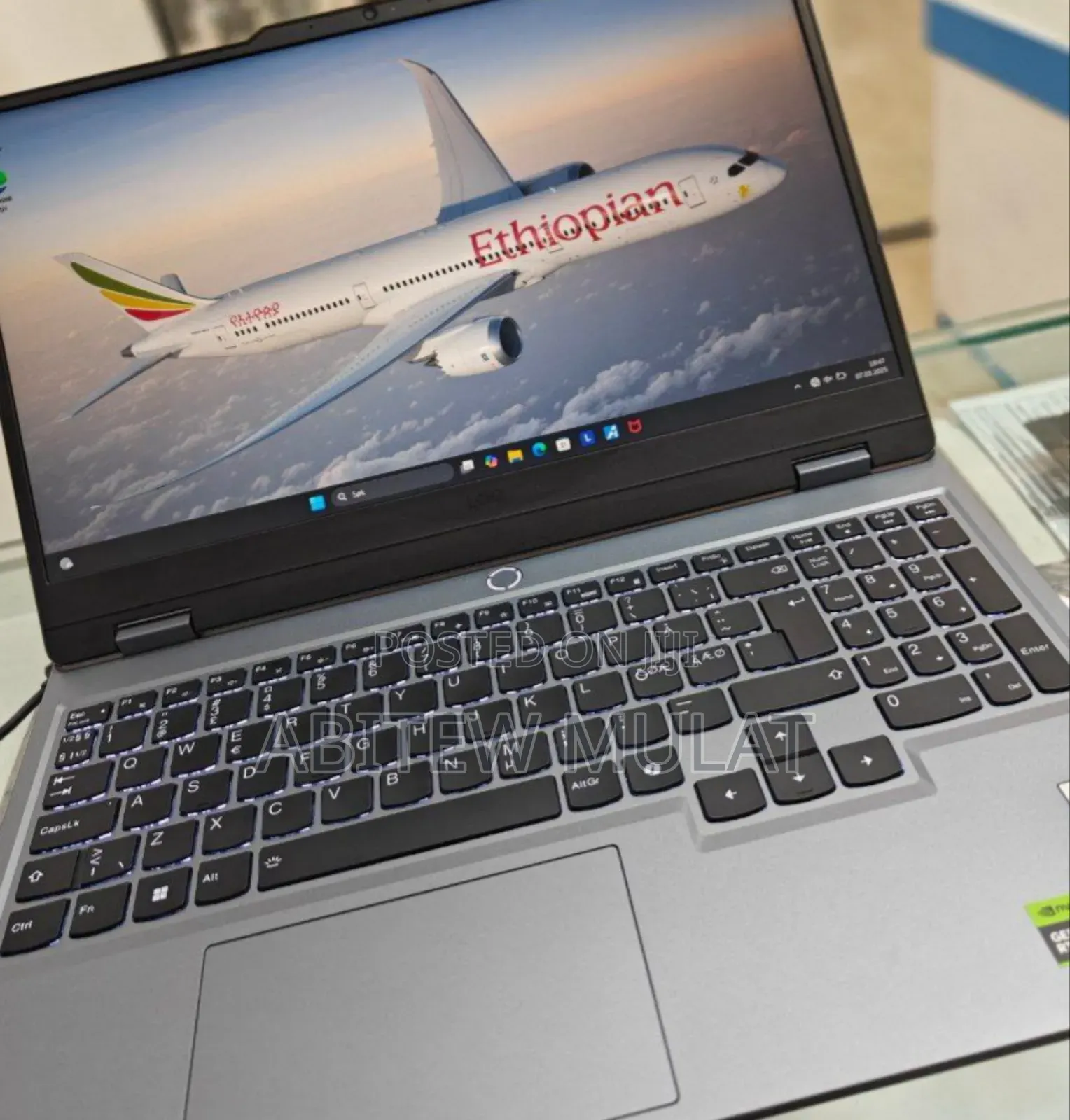 New Laptop Lenovo LOQ 15ARP9 24GB Intel Core I7 SSD 1T