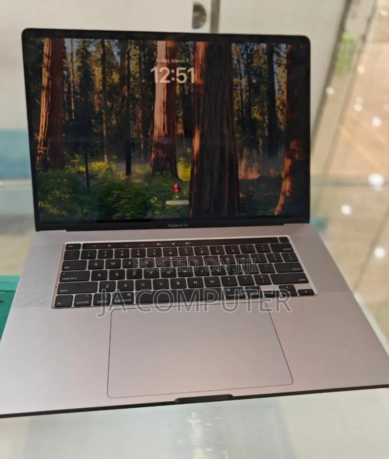 New Laptop Apple MacBook Pro 2019 16GB Intel Core I7 SSD 512GB