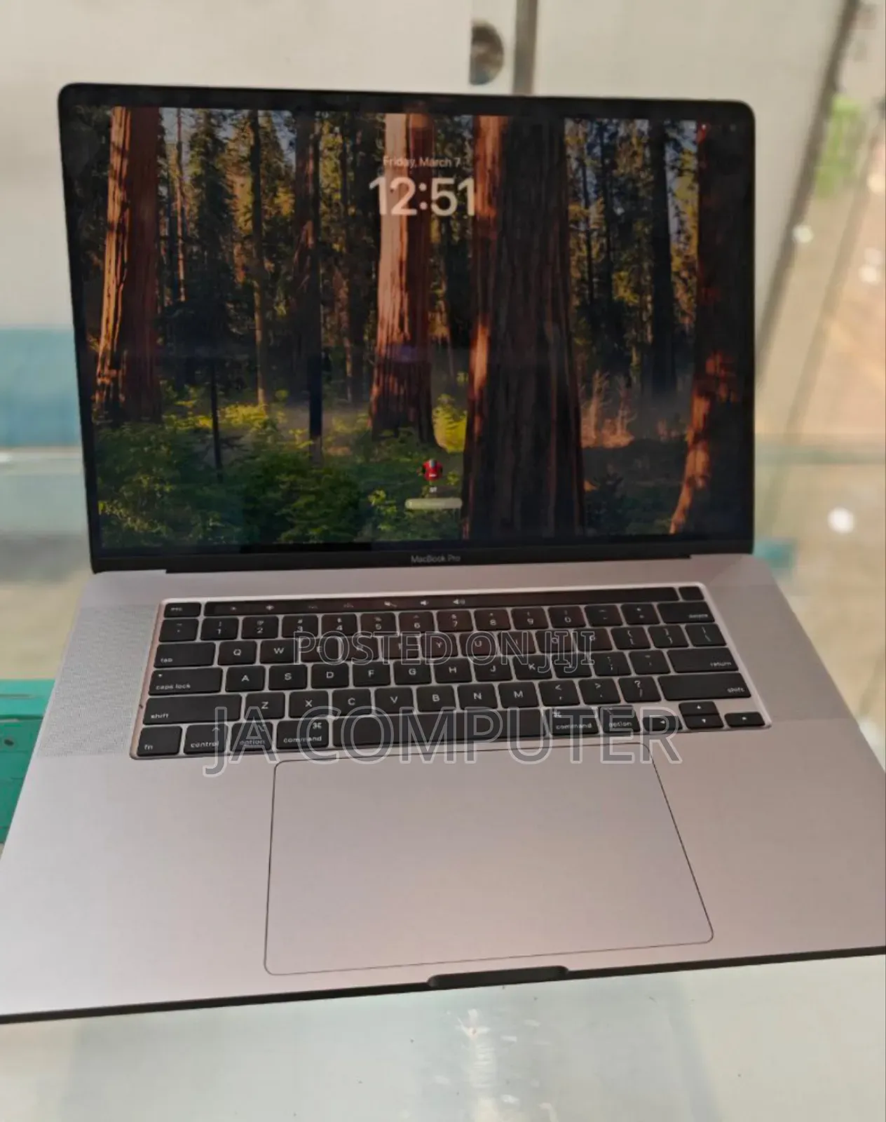New Laptop Apple MacBook Pro 2019 16GB Intel Core I7 SSD 512GB