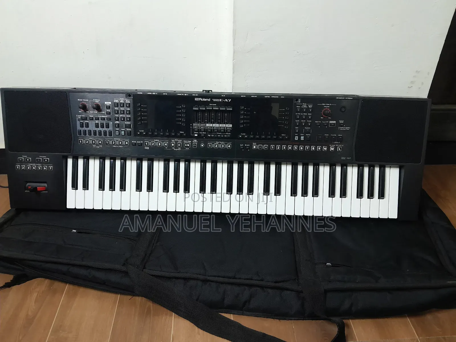 Roland E-A7 Expandable Arranger Keyboard